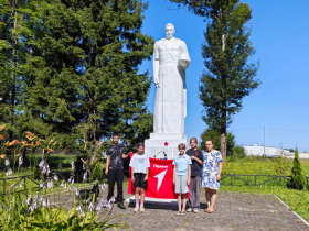 Память в наших делах: приводим в порядок мемориал воинам-землякам.